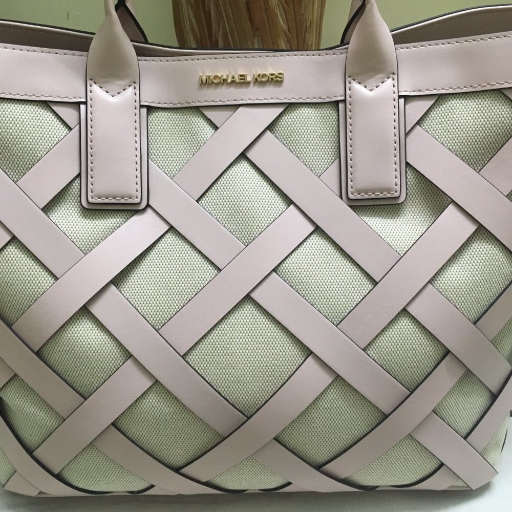 Authentic Michael Kors Light Pink Sienna Large Tote - Picture 10 of 16